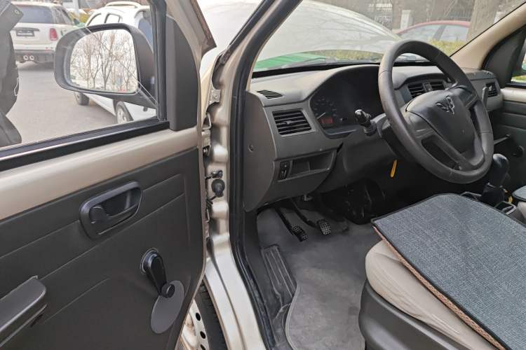 Used Wuling Rongguang 2014 1.2L S Base Model