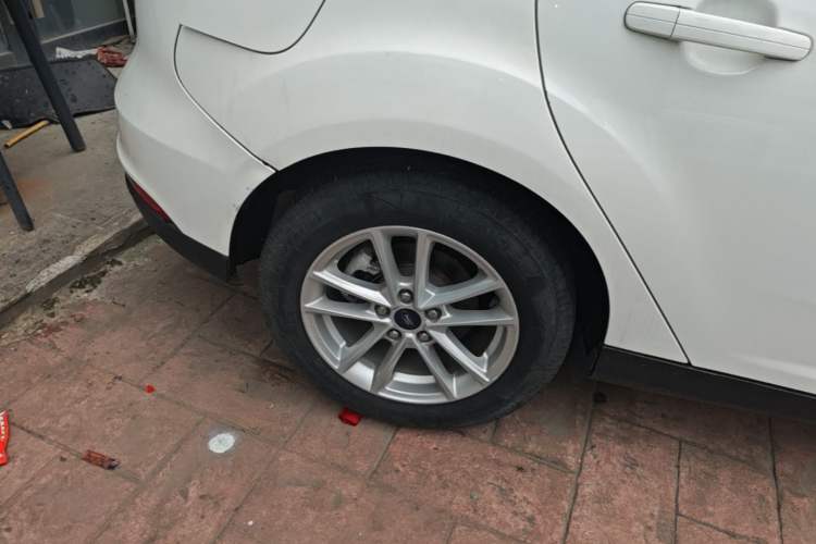 Used Ford Focus 2017 Hatchback EcoBoost 125 Automatic - Ultra-Powerful Style Edition with Smart Drive Features Right Rear Wheel Hub