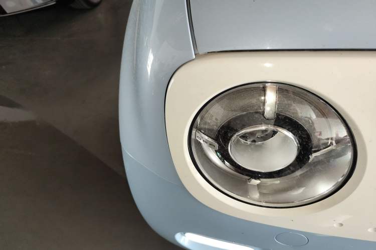 Used ORA Black Cat 2022 351 km Range Comfort Version Ternary Lithium Right Front Headlight