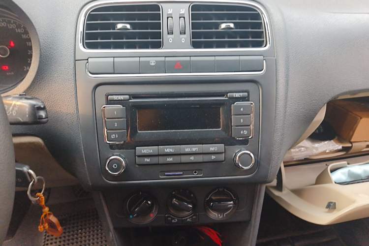 Used Volkswagen Polo 2011 1.4L Manual ZhiShang Edition
