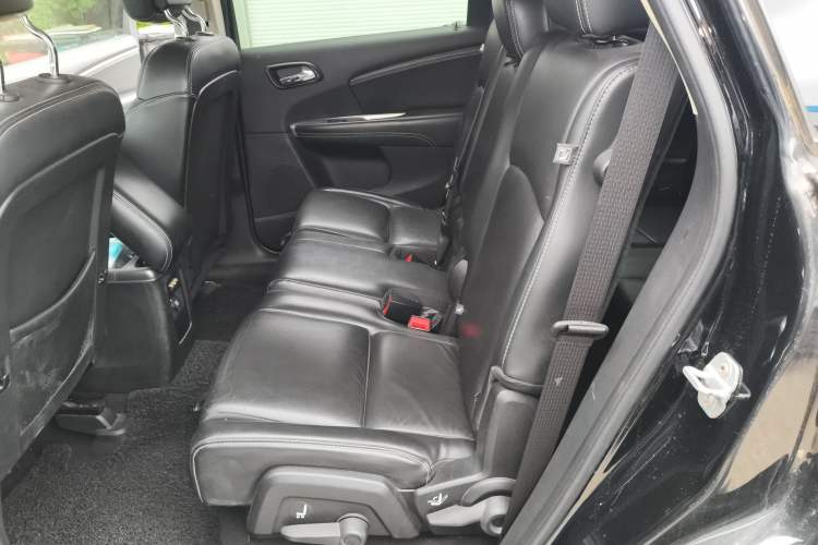 Used Dodge Journey 2013 2.4L Two-Wheel Drive Luxury Version
