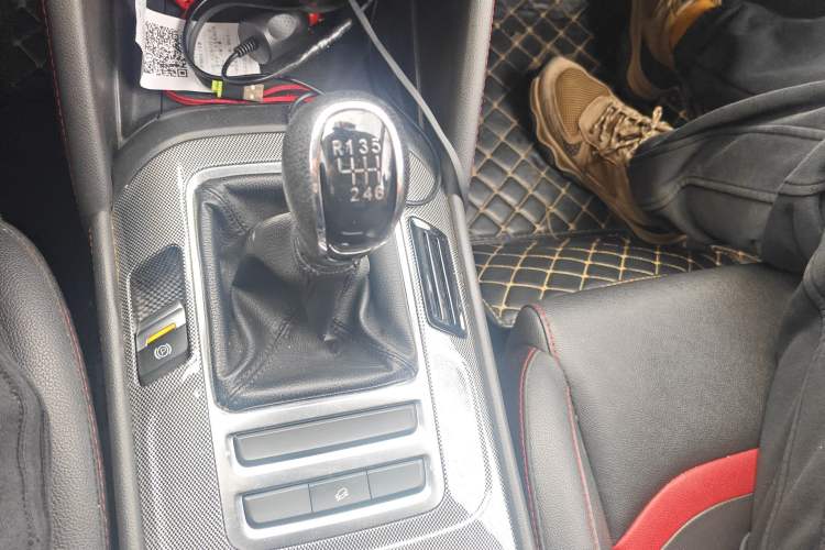 Used Changan CS55 2019 1.5T Manual Colorful Model China VI Standard
