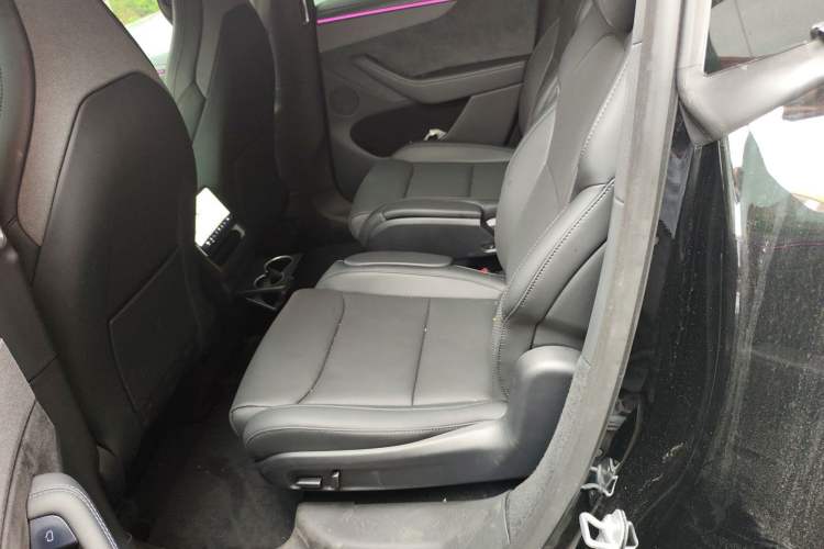 Used Tesla Model Y L 2025 Model Long-Range All-Wheel-Drive Version
