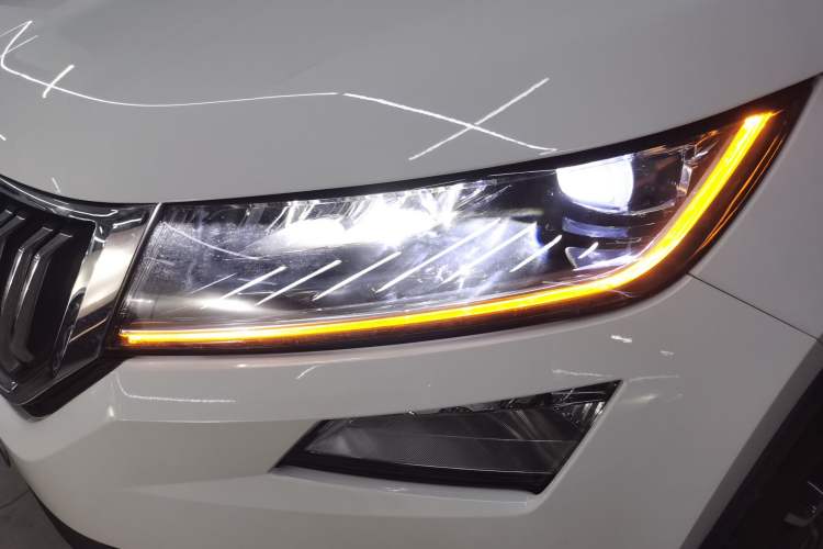 Used Skoda Kodiaq 2019 Facelifted TSI330 5-Seater Two-Wheel-Drive Luxury Enjoyment Edition China VI Standard Left Front Headlight