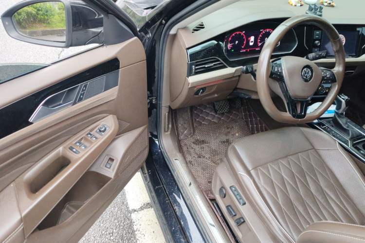 Used Volkswagen Passat 2019 330TSI Luxury Edition China VI Standard Driver Seat