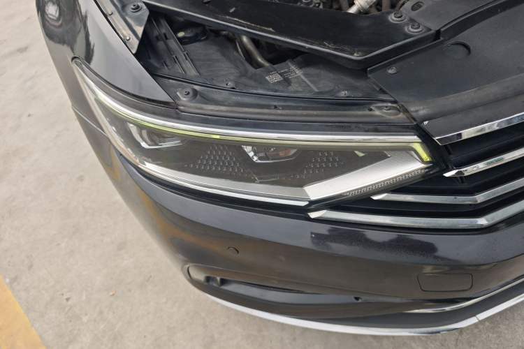 Used Volkswagen Magotan 2020 280TSI DSG Comfort Edition Right Front Headlight