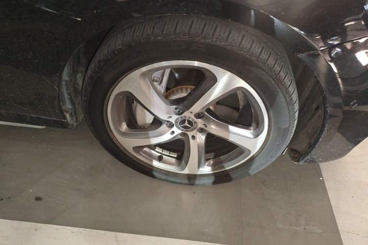 Used Mercedes-Benz E-Class 2018 Restyled E 300 L Sporty and Stylish Edition Right Front Wheel Hub