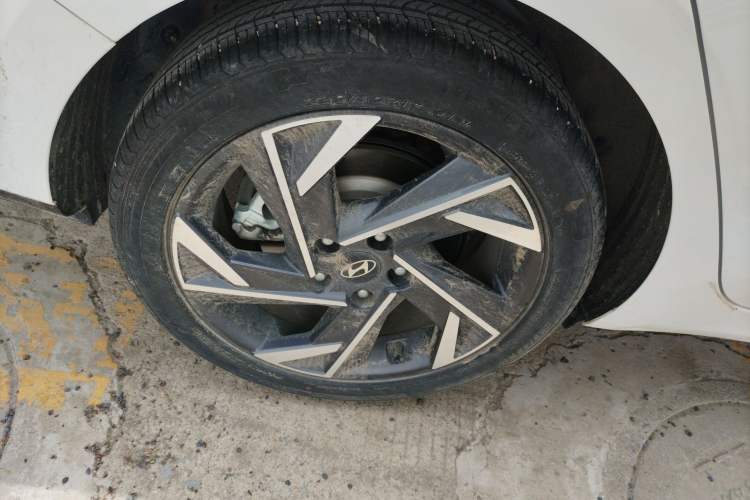 Used Hyundai Elantra 2023 1.5L CVT LUX Prestige Edition Exterior 5