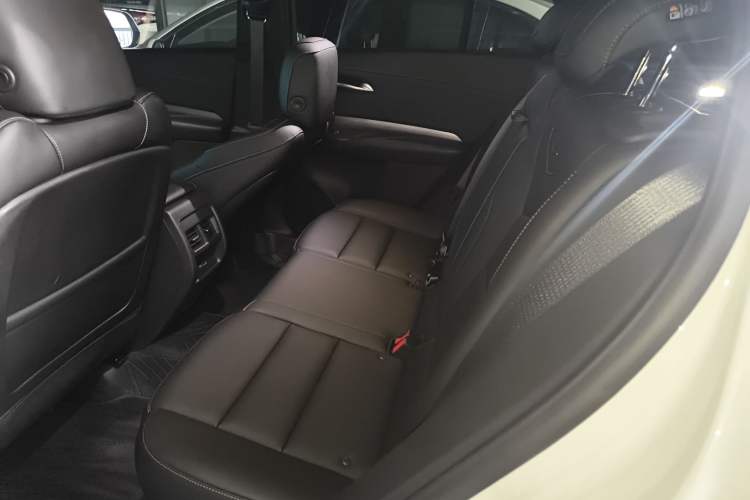 Used Cadillac XT4 2024 28T Two-Wheel-Drive Luxury Version Left Rear Seat