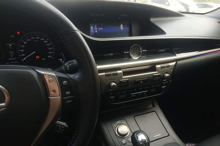 Used Lexus ES 2014 300h Elite Edition