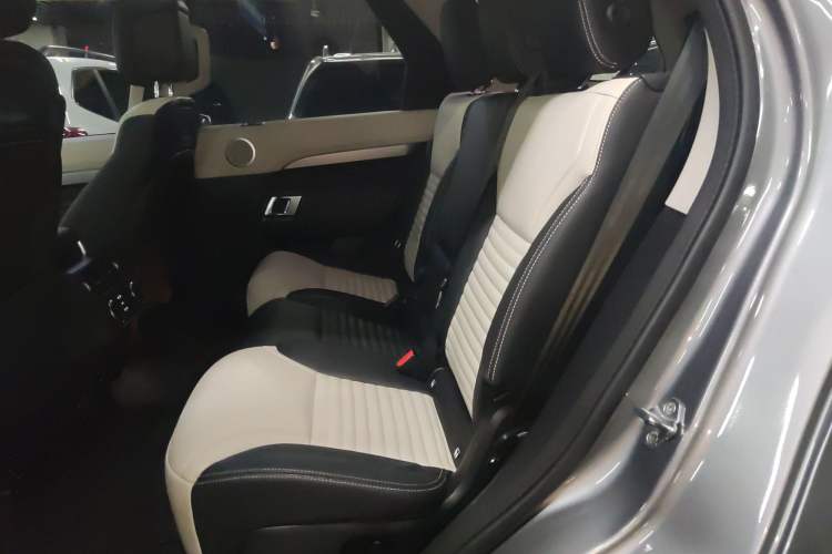 Used Land Rover Discovery 2021 360 PS R-Dynamic SE
