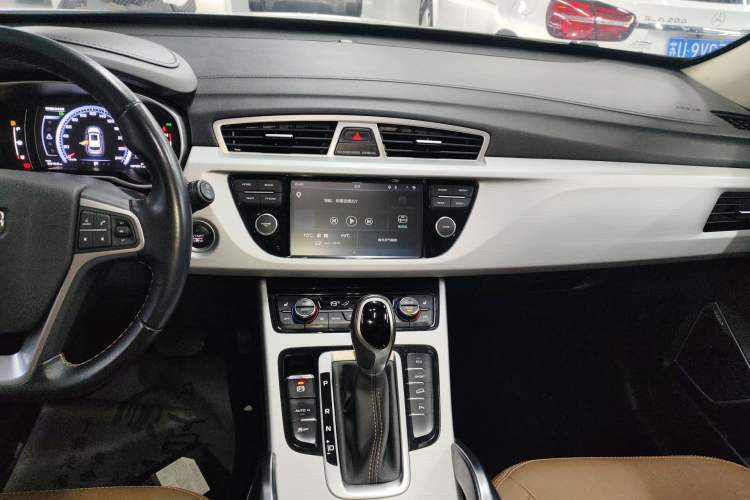 Used Geely Auto Emgrand X7 Sport 2016 1.8TD Automatic ZhiZun Version Audio And AC Panel