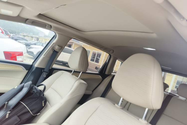 Used Honda Jade 2013 1.8L CVT Luxury Edition 5 seats Headliner