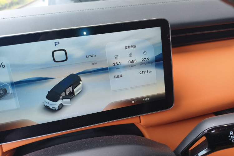 Used Geely Galaxy LEVC L380 2024 140-Degree 6-Seater All-Wheel-Drive Ultra Odometer Close Up