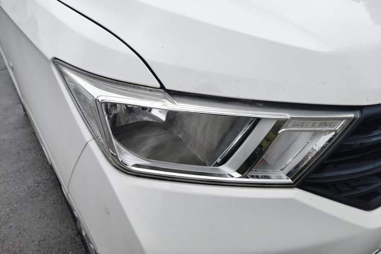Used Wuling Hongguang 2019 1.5L S Basic Version China VI Standard LAR Right Front Headlight