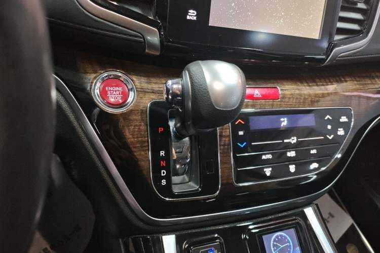 Used Honda Odyssey 2015 Updated Version 2.4L Smart Edition
