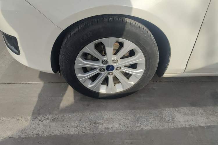 Used Ford Escort 2015 1.5L Automatic Fashion Model