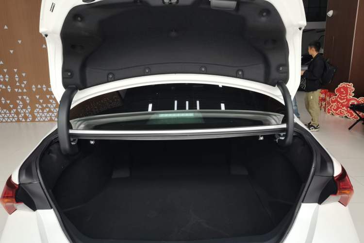 Used Toyota Avalon 2024 Dual-Motor 2.0L Luxury Edition
