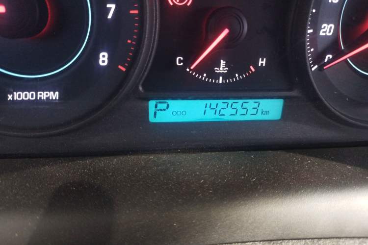 Used Chevrolet Captiva 2014 2.4L 4x4 Flagship Edition 7 Seats Odometer Close Up