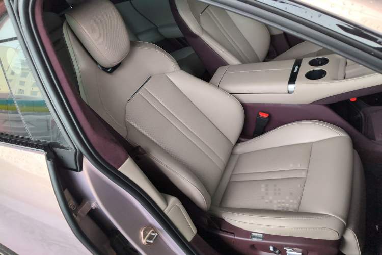 Used Xiaomi Auto YU7 2025 Ultra-Long Range High-Performance All-Wheel-Drive Max Edition Right Front Seat