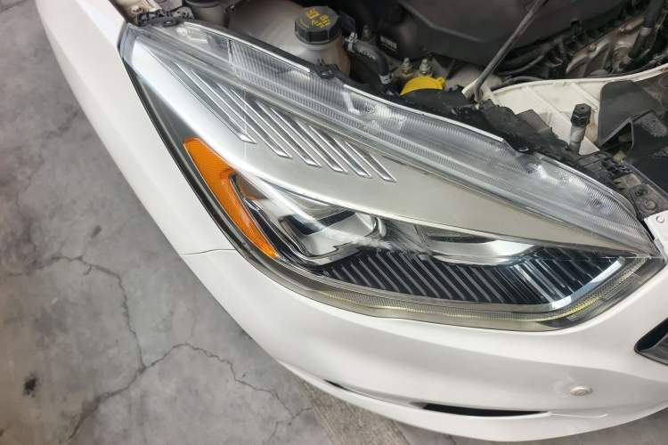 Used Ford Kuga 2017 EcoBoost 180 Two-Wheel-Drive Platinum Edition Right Front Headlight