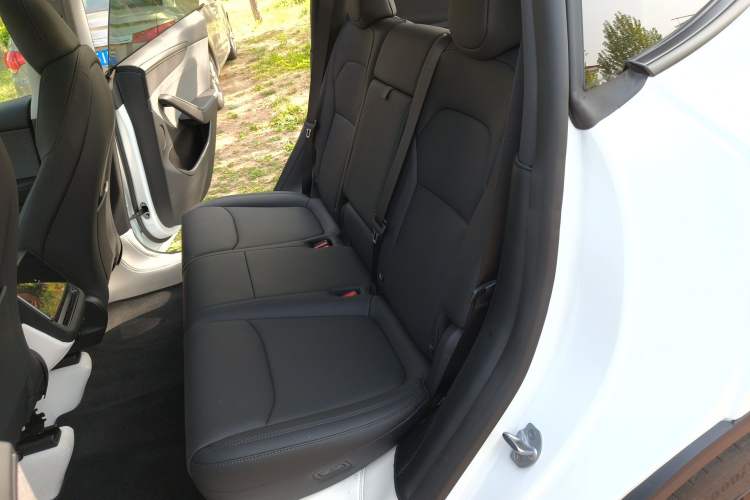 Used Tesla Model Y 2025 Rear-Wheel-Drive Version
