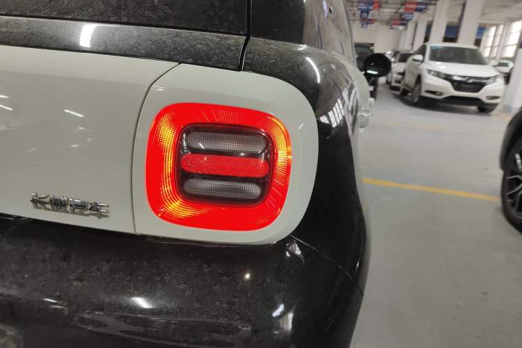 Used ORA Black Cat 2021 301 km Basic Version
