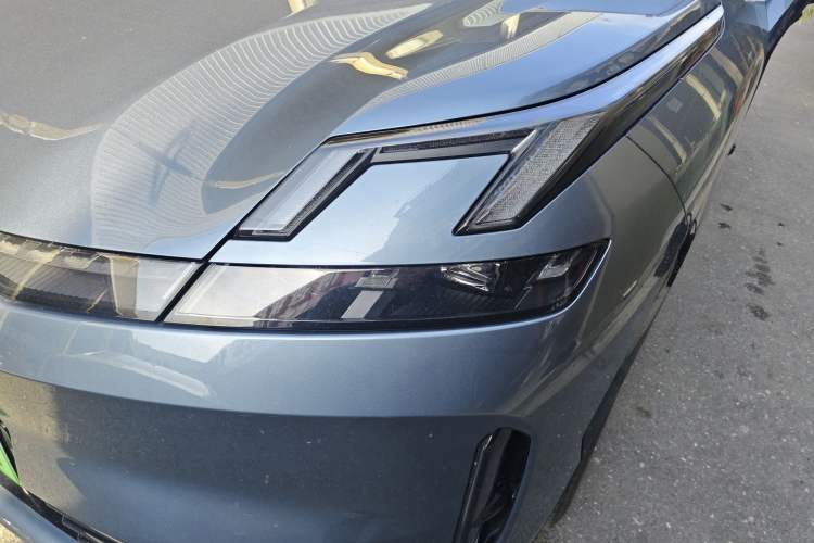 Used Lynk & Co 08 EM-P 2025 220 km All-Wheel-Drive Performance Halo