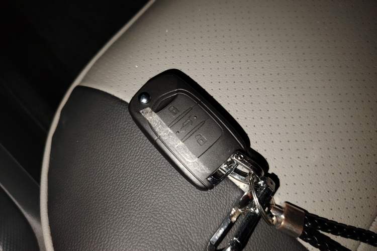 Used Wuling Hongguang New Energy 2025 Extended-Range Hybrid 50KM Comfort Version Vehicle Key