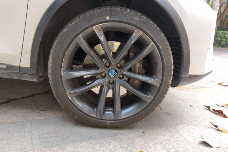 Used BYD Tang New Energy 2018 DM 2.0T All-Wheel Drive Smart Connectivity Luxury Model 7 Seats China V Emission Standard