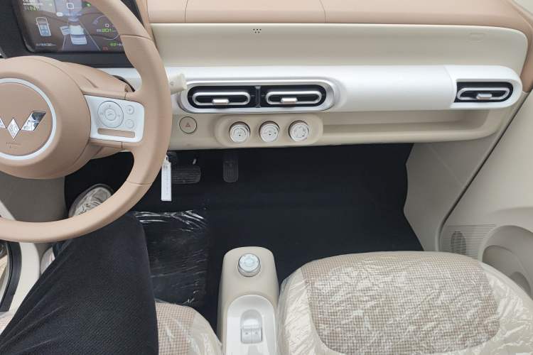 Used Wuling Hongguang MINIEV 2024 3rd Generation 215km Youth Edition
