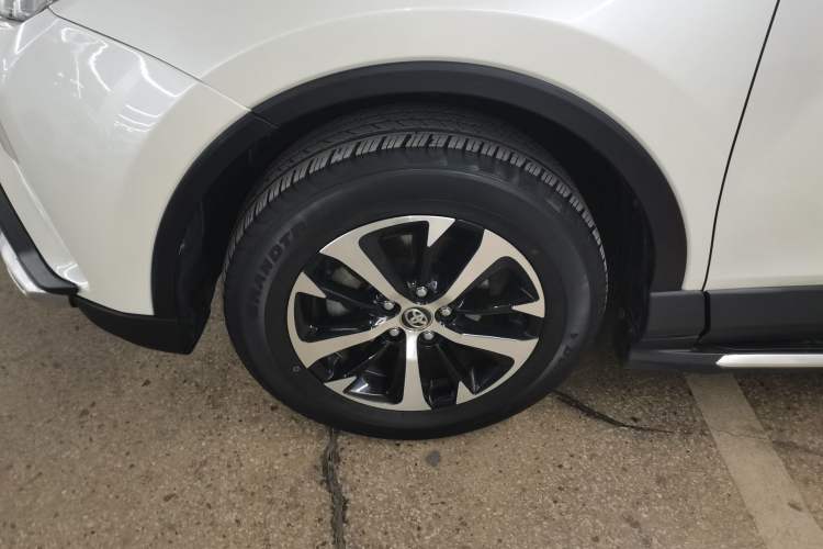 Used Toyota RAV4 2016 2.0L CVT Two-Wheel Drive Comfort Edition China V Standard