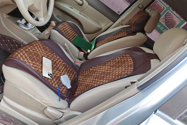 Used Nissan Livina 2010 Jingyue Edition 1.6L Manual All-Around Model
