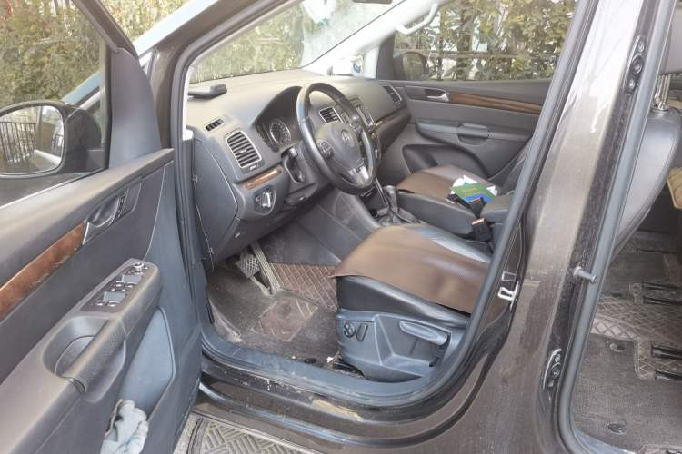 Used Volkswagen Sharan 2014 2.0 TSI Comfort Model
