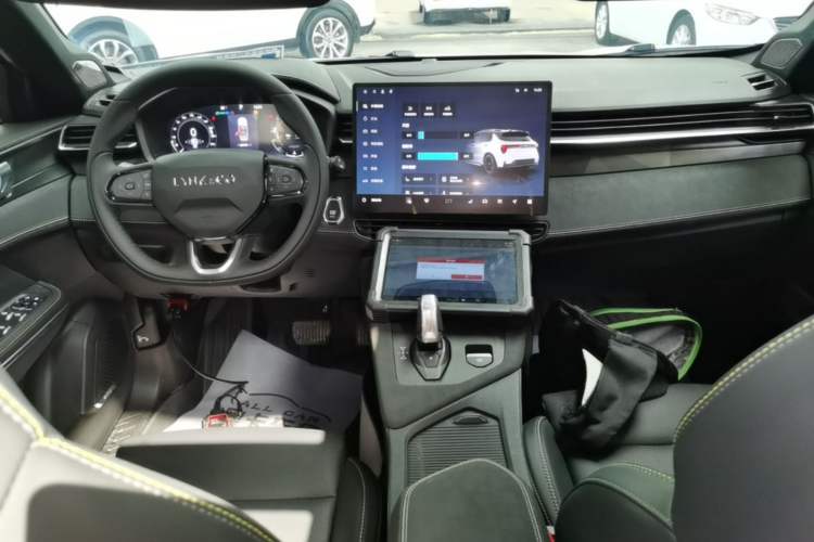 Used Lynk & Co 01 2025 2.0TD Two-Wheel Drive Refreshed Pro Version Center Console