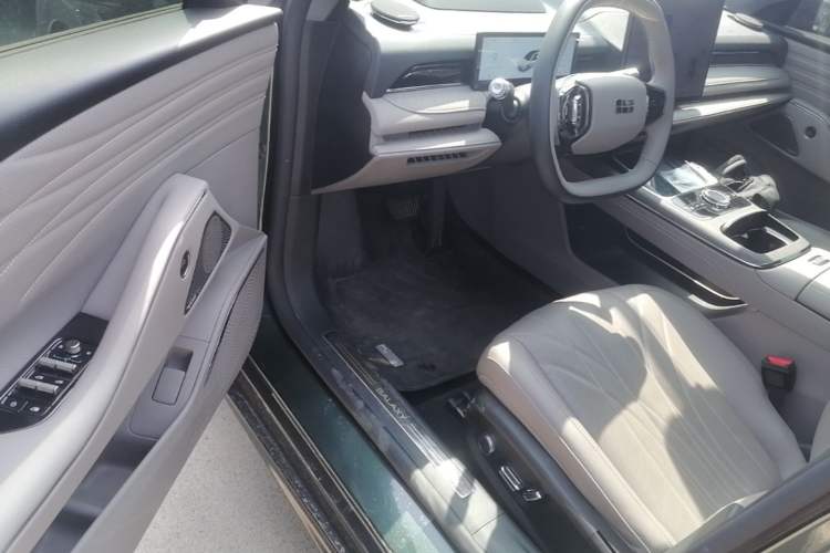 Used Geely Galaxy 8 2025 130km EM-P Starship Edition
