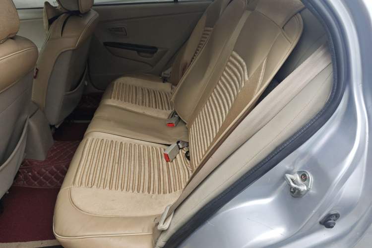 Used Soueast V3 Lingyue 2012 Revised Version 1.5L Manual – Happiness Edition