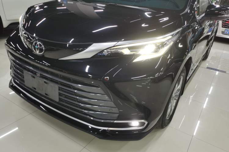 Used Toyota Sienna 2024 2.5L Hybrid Four-Wheel Drive Prestige Edition
