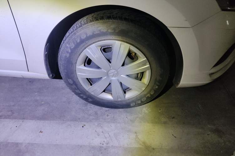 Used Volkswagen Jetta 2017 1.5L Automatic Fashion Model Right Front Wheel Hub