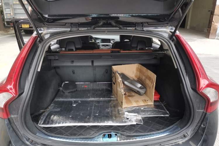 Used Volvo V60 2014 T5 Zhiya Edition
