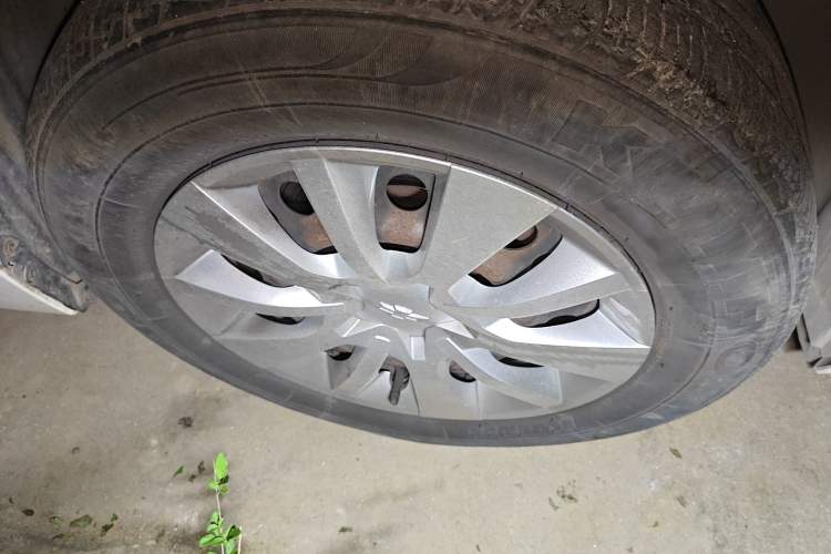 Used Chevrolet Cruze 2015 1.5L Classic SL MT Right Front Wheel Hub