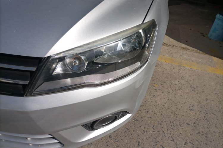 Used Volkswagen Jetta 2013 1.6L Automatic Luxury Model Left Front Headlight