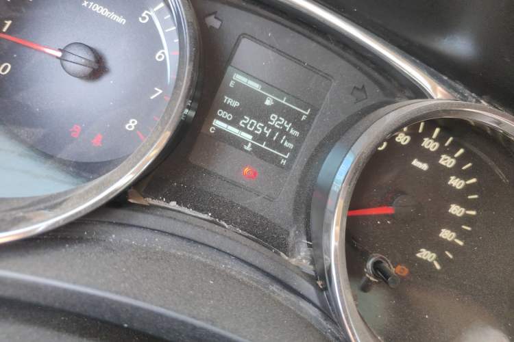 Used Wuling Hongguang 2015 1.5L S1 Standard China V-Emission Standards Odometer Close Up