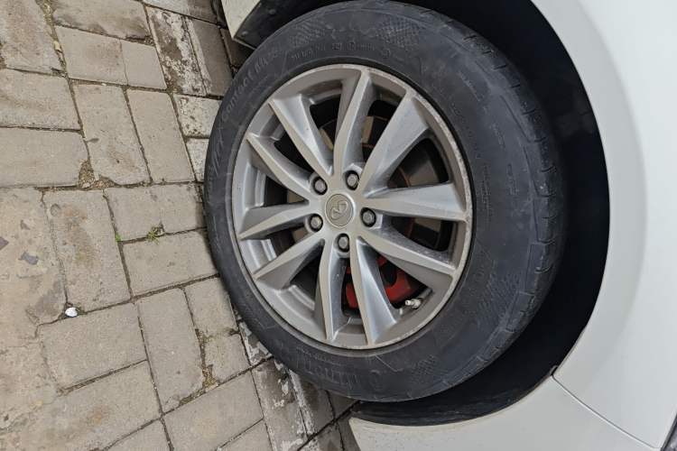 Used Infiniti Q50L 2016 2.0T Enjoyment Edition Right Front Wheel Hub