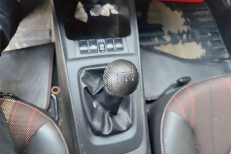 Used Chevrolet Sail 2013 Sedan 1.2L Manual Fashionable Happiness Edition Gear Lever