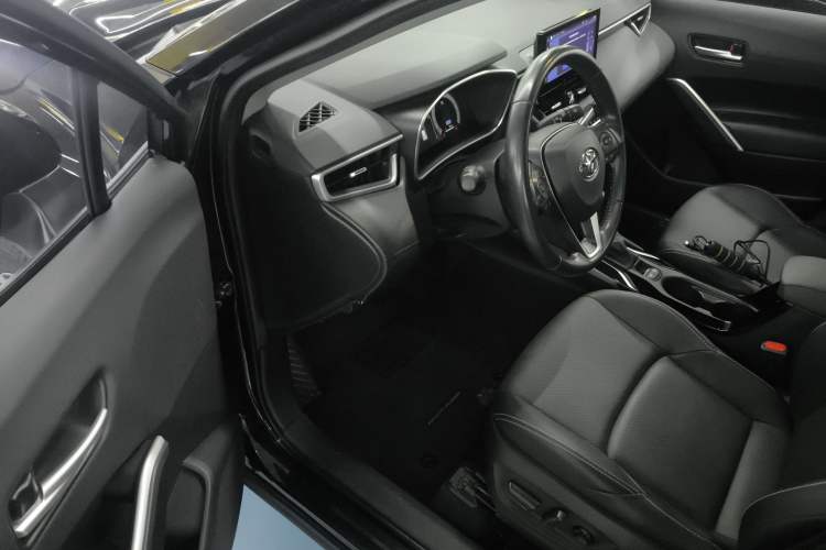 Used Toyota FRONTLANDER 2023 2.0L Smart Electric Hybrid Dual-Engine Deluxe Version