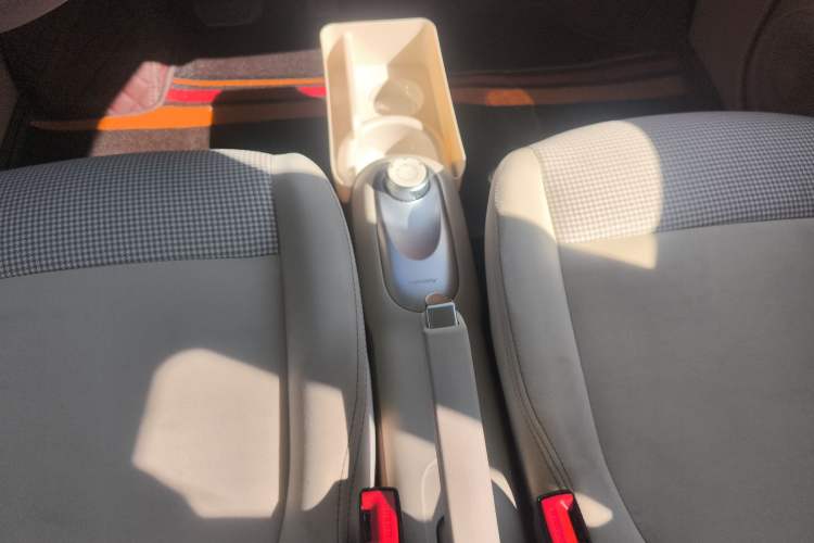 Used Wuling Hongguang MINIEV 2025 Four-Door Version Advanced Edition Gear Lever