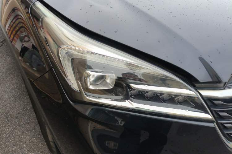 Used Buick Envision 2020 20T Two-Wheel Drive Elite Version Right Front Headlight