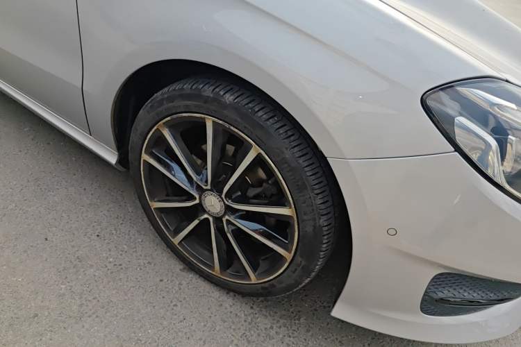 Used Mercedes-Benz B-Class 2015 B 200 Luxury Model Right Front Wheel Hub