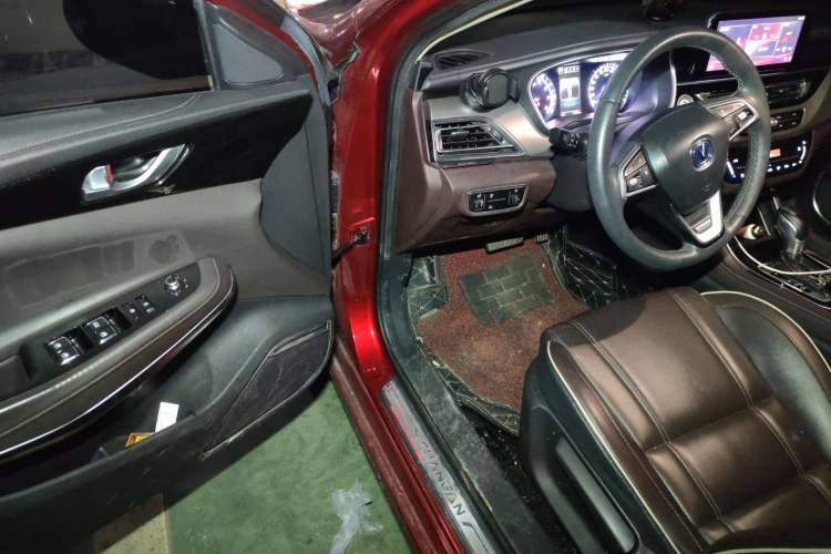 Used CHANGAN Raeton CC 2018 1.5T Automatic Haoya Model Guangmang Edition China V Standard
